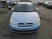 2007 Hyundai Accent GS z VIN KMHCM36C17U051588, wystawiony jako Copart lot #81412584 z przebiegiem 217 625 mil mil oraz Czysty tytuł • Clean title. Historia ofert i sprzedaży dostępna na DreamBid. Obrazek 5.