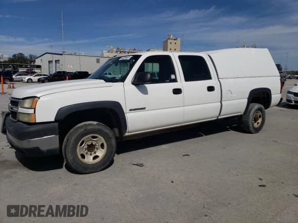 ✅ 2006 Chevrolet Silverado 2500HD Work Truck • VIN: 1GCHC23U56F170848 • Лот: 46299625. Опубликован ранее на Copart с пробегом 259 631 миль. Бесплатный доступ к архиву аукционных продаж из США и подробный отчёт об истории автомобиля на DreamBid. Изображение 1.