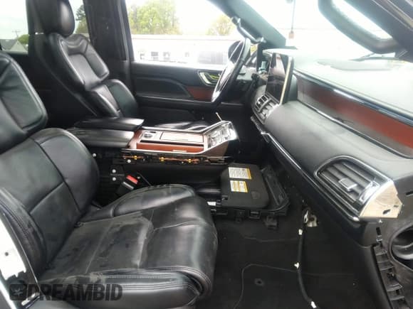 ✅ 2020 Lincoln Navigator Reserve • VIN: 5LMJJ2KT7LEL09677 • Лот: 36246504. Опубликован ранее на IAAI с пробегом Не указан. Бесплатный доступ к архиву аукционных продаж из США и подробный отчёт об истории автомобиля на DreamBid. Изображение 5.