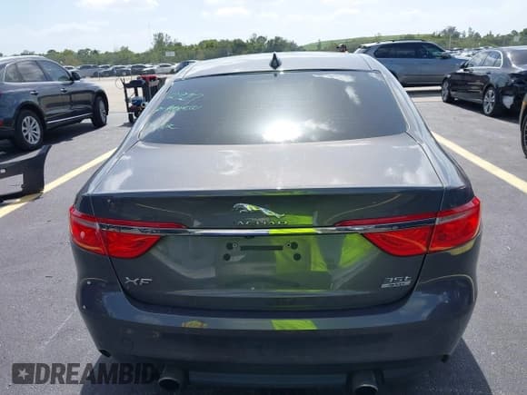 ✅ 2016 Jaguar XF 35t Prestige • VIN: SAJBK4BV5GCY17171 • Лот: 42834120. Опубликован ранее на IAAI с пробегом 139 283 миль. Бесплатный доступ к архиву аукционных продаж из США и подробный отчёт об истории автомобиля на DreamBid. Изображение 17.