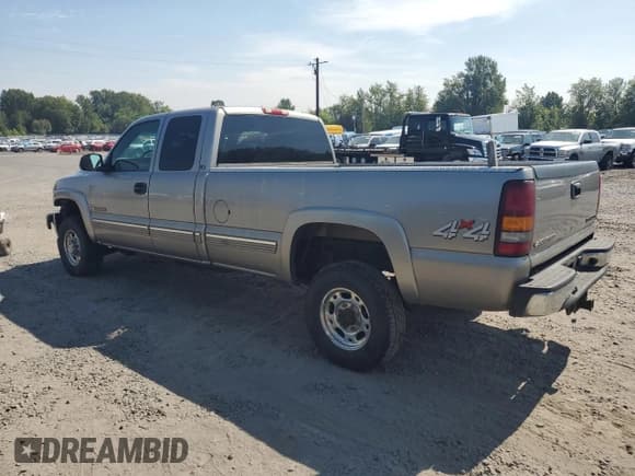 ✅ 2002 Chevrolet Silverado 2500HD LS • VIN: 1GCHK29U32E268884 • Лот: 69916615. Опубликован ранее на Copart с пробегом 272 541 миль. Бесплатный доступ к архиву аукционных продаж из США и подробный отчёт об истории автомобиля на DreamBid. Изображение 2.