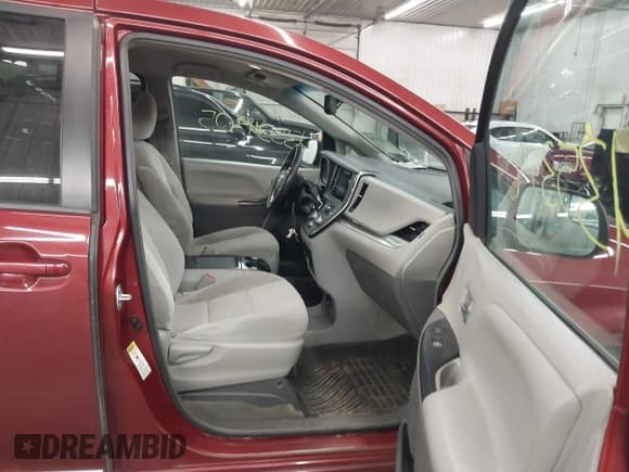 ✅ 2015 Toyota Sienna LE • VIN: 5TDKK3DC8FS552733 • Lot: 43534905. Listed on IAAI with 223,097 mi. Free auction sales archive from the USA and detailed vehicle history report at DreamBid. Image 5.