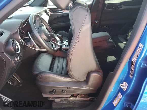 ✅ 2021 Alfa Romeo Stelvio Ti Sport • VIN: ZASPAKBN2M7D15211 • Lot: 73697244. Wystawiony na Copart z przebiegiem Nie podano. Bezpłatny archiwum sprzedaży aukcyjnych z USA i szczegółowy raport historii pojazdu na DreamBid. Zdjęcie 7.