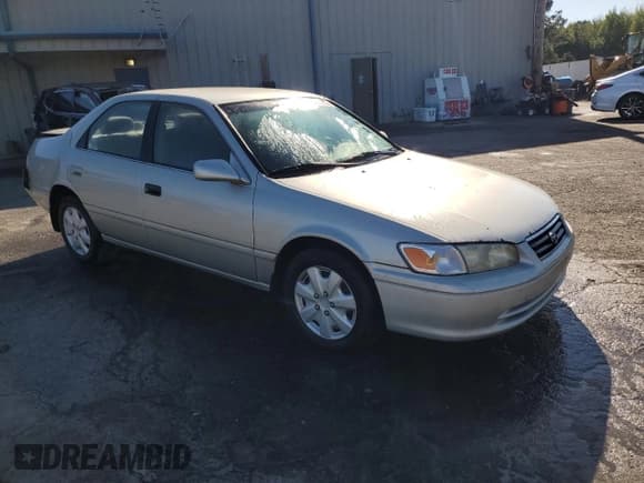 ✅ 2001 Toyota Camry CE • VIN: 4T1BG22K31U045941 • Lot: 84210875. Wystawiony na Copart z przebiegiem 270 112 mil. Bezpłatny archiwum sprzedaży aukcyjnych z USA i szczegółowy raport historii pojazdu na DreamBid. Zdjęcie 4.