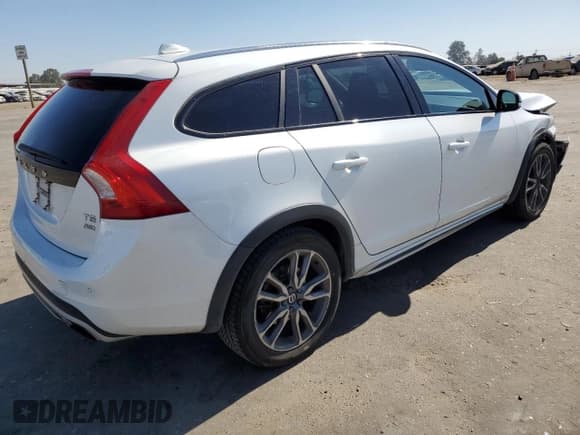 ✅ 2018 Volvo V60 • VIN: YV440MWK2J2056414 • Lot: 70666543. Wystawiony na Copart z przebiegiem 74 213 mil. Bezpłatny archiwum sprzedaży aukcyjnych z USA i szczegółowy raport historii pojazdu na DreamBid. Zdjęcie 3.