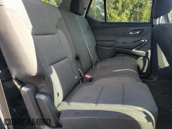 ✅ 2021 Chevrolet Traverse LS • VIN: 1GNERFKW4MJ174791 • Lot: 68449694. Wystawiony na Copart z przebiegiem 83 134 mil. Bezpłatny archiwum sprzedaży aukcyjnych z USA i szczegółowy raport historii pojazdu na DreamBid. Zdjęcie 11.