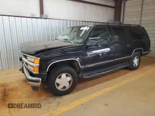 1999 Chevrolet Suburban z VIN 3GNFK16RXXG180567, wystawiony jako Copart lot #71582715 z przebiegiem 336 379 mil mil oraz Szkoda całkowita • Salvage title. Historia ofert i sprzedaży dostępna na DreamBid. Obrazek 1.