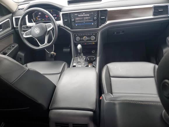 ✅ 2022 Volkswagen Atlas SE • VIN: 1V2KR2CA8NC533992 • Lot: 83814305. Wystawiony na Copart z przebiegiem 56 743 mil. Bezpłatny archiwum sprzedaży aukcyjnych z USA i szczegółowy raport historii pojazdu na DreamBid. Zdjęcie 8.