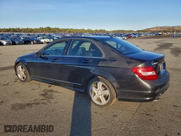 ✅ 2011 Mercedes-Benz C 300 Sport • VIN: WDDGF8BB1BR145434 • Лот: 94244745. Опубликован ранее на Copart с пробегом 125 723 миль. Бесплатный доступ к архиву аукционных продаж из США и подробный отчёт об истории автомобиля на DreamBid. Изображение 2.