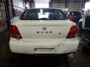 ✅ 2001 Toyota ECHO • VIN: JTDAT123810114175 • Lot: 47951385. Wystawiony na Copart z przebiegiem 122 586 mil. Bezpłatny archiwum sprzedaży aukcyjnych z USA i szczegółowy raport historii pojazdu na DreamBid. Zdjęcie 6.