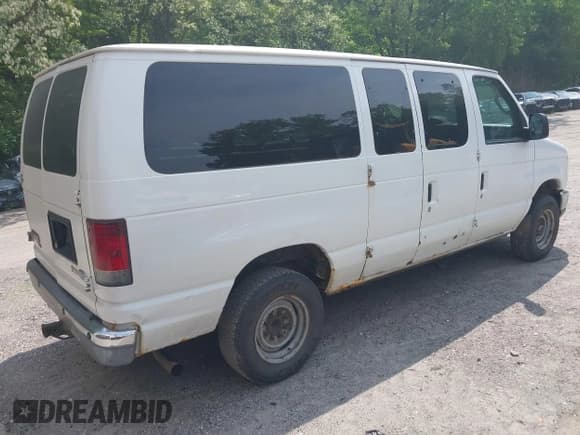 ✅ 2010 Ford Econoline Passenger XL • VIN: 1FBNE3BL3ADA77850 • Лот: 42320096. Опубликован ранее на IAAI с пробегом 224 841 миль. Бесплатный доступ к архиву аукционных продаж из США и подробный отчёт об истории автомобиля на DreamBid. Изображение 4.