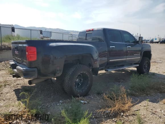 ✅ 2015 GMC Sierra 3500HD Denali • VIN: 1GT424E82FF533913 • Lot: 69794285. Listed on Copart with 95,282 mi. Free auction sales archive from the USA and detailed vehicle history report at DreamBid. Image 3.