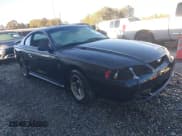 ✅ 1998 Ford Mustang • VIN: 1FAFP4046WF268384 • Lot: 43728255. Wystawiony na IAAI z przebiegiem 137 196 mil. Bezpłatny archiwum sprzedaży aukcyjnych z USA i szczegółowy raport historii pojazdu na DreamBid. Zdjęcie 1.