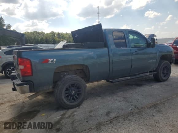 ✅ 2007 Chevrolet Silverado 2500HD Work Truck • VIN: 1GCHK29K97E574543 • Лот: 84603735. Опубликован ранее на Copart с пробегом 230 431 миль. Бесплатный доступ к архиву аукционных продаж из США и подробный отчёт об истории автомобиля на DreamBid. Изображение 3.