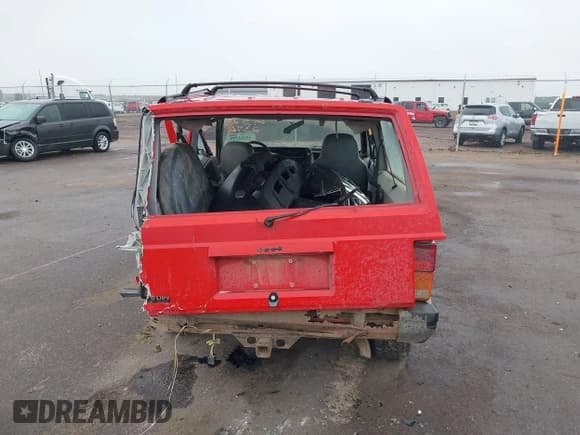 ✅ 1996 Jeep Cherokee Sport • VIN: 1J4FJ67S3TL213264 • Lot: 43252396. Listed on IAAI with 176,783 mi. Free auction sales archive from the USA and detailed vehicle history report at DreamBid. Image 17.