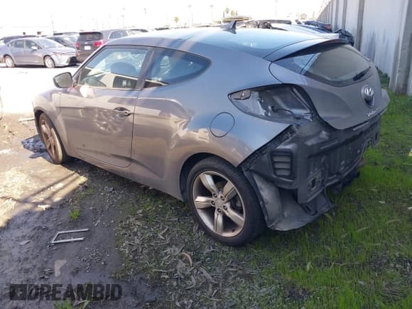 ✅ 2015 Hyundai Veloster • VIN: KMHTC6AD7FU236571 • Lot: 41202996. Wystawiony na IAAI z przebiegiem 110 648 mil. Bezpłatny archiwum sprzedaży aukcyjnych z USA i szczegółowy raport historii pojazdu na DreamBid. Zdjęcie 3.