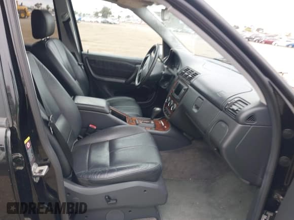 ✅ 2003 Mercedes-Benz M 350 • VIN: 4JGAB57E23A431625 • Лот: 42409767. Опубликован ранее на IAAI с пробегом 190 028 миль. Бесплатный доступ к архиву аукционных продаж из США и подробный отчёт об истории автомобиля на DreamBid. Изображение 5.