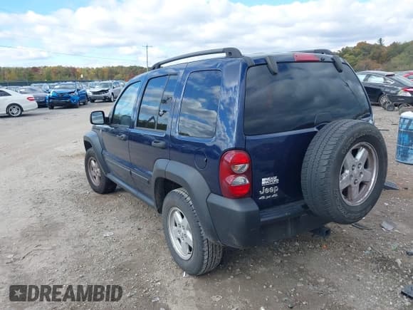 ✅ 2006 Jeep Liberty Sport • VIN: 1J4GL48K36W113766 • Lot: 43522808. Listed on IAAI with 139,198 mi. Free auction sales archive from the USA and detailed vehicle history report at DreamBid. Image 3.