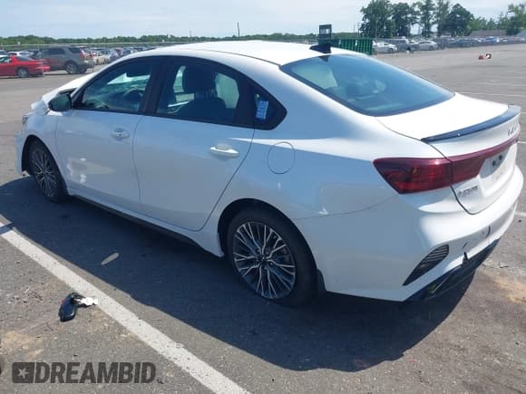 ✅ 2023 Kia Forte GT-Line • VIN: 3KPF54AD9PE575980 • Lot: 42728369. Wystawiony na IAAI z przebiegiem 28 294 mil. Bezpłatny archiwum sprzedaży aukcyjnych z USA i szczegółowy raport historii pojazdu na DreamBid. Zdjęcie 3.
