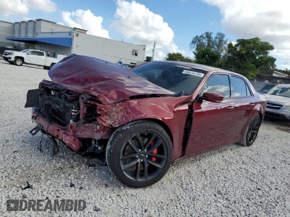 ✅ 2023 Chrysler 300 C • VIN: 2C3CCAPJ8PH553286 • Лот: 88876795. Опубликован ранее на Copart с пробегом 9 592 миль. Бесплатный доступ к архиву аукционных продаж из США и подробный отчёт об истории автомобиля на DreamBid. Изображение 1.