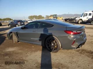 ✅ 2020 BMW M8 • VIN: WBSAE0C06LCD01775 • Lot: 38028873. Wystawiony na Copart z przebiegiem Nie podano. Bezpłatny archiwum sprzedaży aukcyjnych z USA i szczegółowy raport historii pojazdu na DreamBid. Zdjęcie 2.