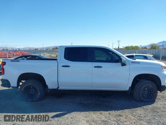 ✅ 2023 Chevrolet Silverado 1500 LT Trail Boss • VIN: 3GCUDFED0PG342929 • Lot: 41507011. Wystawiony na IAAI z przebiegiem Nie podano. Bezpłatny archiwum sprzedaży aukcyjnych z USA i szczegółowy raport historii pojazdu na DreamBid. Zdjęcie 13.