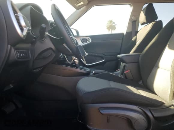 ✅ 2024 Kia Soul LX • VIN: KNDJ23AU2R7915051 • Lot: 90695835. Wystawiony na Copart z przebiegiem 34 263 mil. Bezpłatny archiwum sprzedaży aukcyjnych z USA i szczegółowy raport historii pojazdu na DreamBid. Zdjęcie 7.