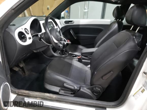 ✅ 2013 Volkswagen Beetle 2.5L • VIN: 3VWHX7AT2DM634149 • Lot: 59927975. Listed on Copart with Not provided. Free auction sales archive from the USA and detailed vehicle history report at DreamBid. Image 7.