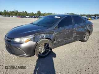 ✅ 2017 Toyota Camry LE • VIN: 4T1BF1FK5HU646379 • Лот: 86470335. Опубликован ранее на Copart с пробегом 147 482 миль. Бесплатный доступ к архиву аукционных продаж из США и подробный отчёт об истории автомобиля на DreamBid. Изображение 1.