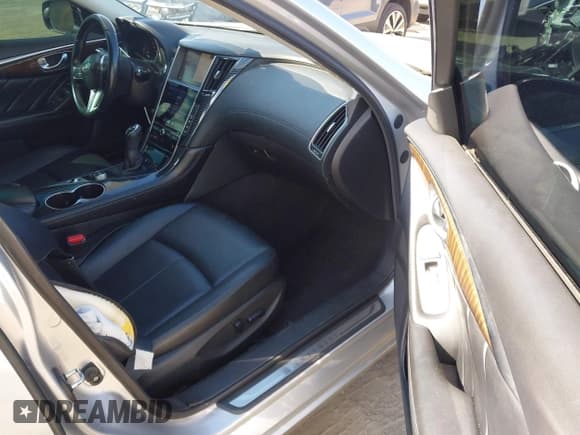 ✅ 2019 Infiniti Q50 Luxe • VIN: JN1EV7APXKM514366 • Lot: 43405875. Listed on IAAI with 124,285 mi. Free auction sales archive from the USA and detailed vehicle history report at DreamBid. Image 5.