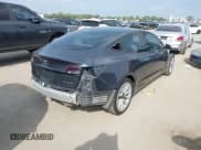 ✅ 2021 Tesla Model 3 Long Range • VIN: 5YJ3E1EB0MF062004 • Lot: 43516419. Wystawiony na IAAI z przebiegiem Nie podano. Bezpłatny archiwum sprzedaży aukcyjnych z USA i szczegółowy raport historii pojazdu na DreamBid. Zdjęcie 4.