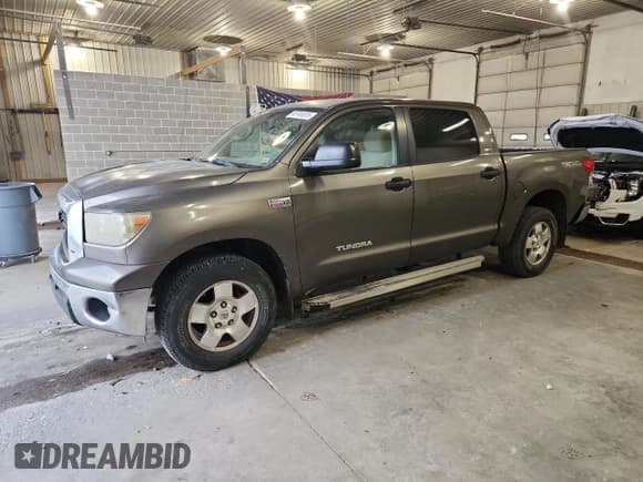 ✅ 2007 Toyota Tundra SR5 • VIN: 5TBDV54127S471764 • Lot: 92741075. Listed on Copart with 303,610 mi. Free auction sales archive from the USA and detailed vehicle history report at DreamBid. Image 1.