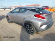 ✅ 2018 Toyota C-HR XLE • VIN: NMTKHMBX0JR034861 • Lot: 43940131. Wystawiony na IAAI z przebiegiem 120 668 mil. Bezpłatny archiwum sprzedaży aukcyjnych z USA i szczegółowy raport historii pojazdu na DreamBid. Zdjęcie 3.