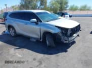 ✅ 2021 Toyota Highlander LE • VIN: 5TDZZRAH0MS031760 • Лот: 42851225. Опубликован ранее на IAAI с пробегом 93 017 миль. Бесплатный доступ к архиву аукционных продаж из США и подробный отчёт об истории автомобиля на DreamBid. Изображение 1.