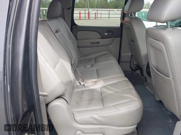 ✅ 2011 Chevrolet Suburban LT • VIN: 1GNSCJE03BR255374 • Лот: 41909327. Опубликован ранее на IAAI с пробегом 279 698 миль. Бесплатный доступ к архиву аукционных продаж из США и подробный отчёт об истории автомобиля на DreamBid. Изображение 8.