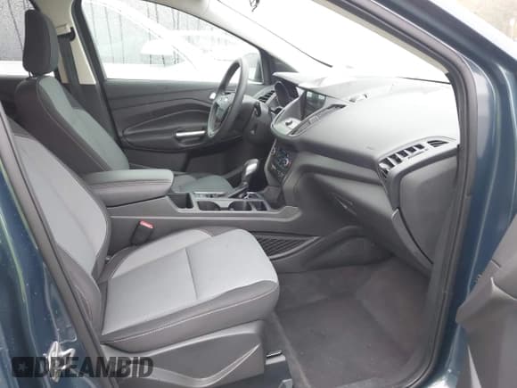 ✅ 2019 Ford Escape SE • VIN: 1FMCU9GD5KUA28687 • Lot: 43562515. Wystawiony na IAAI z przebiegiem 62 100 mil. Bezpłatny archiwum sprzedaży aukcyjnych z USA i szczegółowy raport historii pojazdu na DreamBid. Zdjęcie 5.