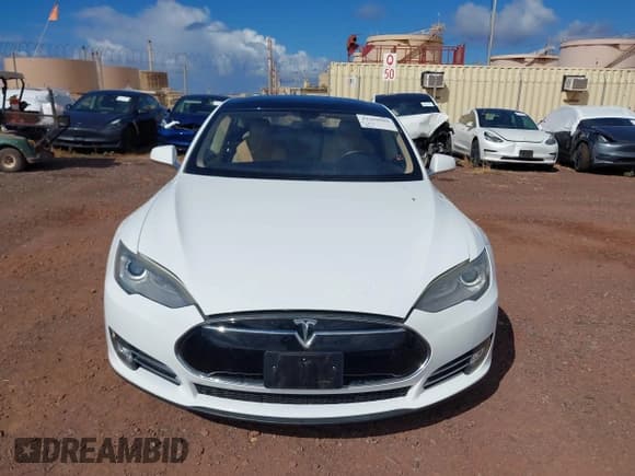 ✅ 2013 Tesla Model S Performance • VIN: 5YJSA1CP3DFP05886 • Lot: 43369959. Wystawiony na IAAI z przebiegiem 154 931 mil. Bezpłatny archiwum sprzedaży aukcyjnych z USA i szczegółowy raport historii pojazdu na DreamBid. Zdjęcie 13.