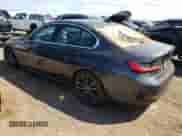 2019 BMW 3 Series 330i xDrive z VIN 3MW5R7J57K8B03257, wystawiony jako Copart lot #66535744 z przebiegiem 69 528 mil mil oraz Szkoda całkowita • Salvage title. Historia ofert i sprzedaży dostępna na DreamBid. Obrazek 2.