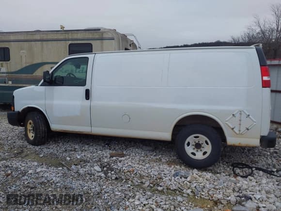 ✅ 2012 GMC Savana Cargo • VIN: 1GTW7FCA3C1184166 • Lot: 41295048. Wystawiony na IAAI z przebiegiem 411 418 mil. Bezpłatny archiwum sprzedaży aukcyjnych z USA i szczegółowy raport historii pojazdu na DreamBid. Zdjęcie 14.