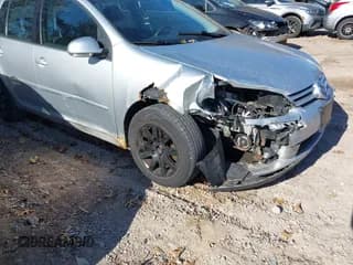 ✅ 2008 Volkswagen Rabbit S • VIN: WVWDA71K48W193656 • Lot: 43638033. Wystawiony na IAAI z przebiegiem 198 118 mil. Bezpłatny archiwum sprzedaży aukcyjnych z USA i szczegółowy raport historii pojazdu na DreamBid. Zdjęcie 6.