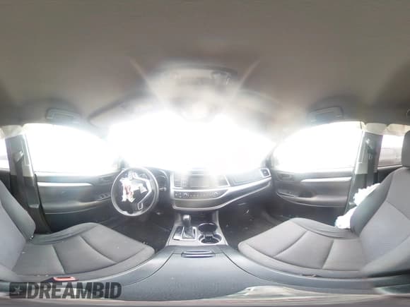 ✅ 2018 Toyota Highlander LE • VIN: 5TDZZRFH7JS239235 • Lot: 92957615. Wystawiony na Copart z przebiegiem 112 888 mil. Bezpłatny archiwum sprzedaży aukcyjnych z USA i szczegółowy raport historii pojazdu na DreamBid. Zdjęcie 16.