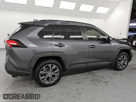 ✅ 2023 Toyota RAV4 Hybrid XLE Premium • VIN: JTMB6RFV9PD085163 • Лот: 84563665. Опубликован ранее на Copart с пробегом 115 711 миль. Бесплатный доступ к архиву аукционных продаж из США и подробный отчёт об истории автомобиля на DreamBid. Изображение 3.