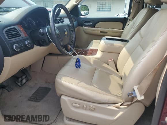 ✅ 2008 Chevrolet Suburban 1LT • VIN: 1GNFK16328J236819 • Lot: 67615475. Wystawiony na Copart z przebiegiem 165 732 mil. Bezpłatny archiwum sprzedaży aukcyjnych z USA i szczegółowy raport historii pojazdu na DreamBid. Zdjęcie 7.