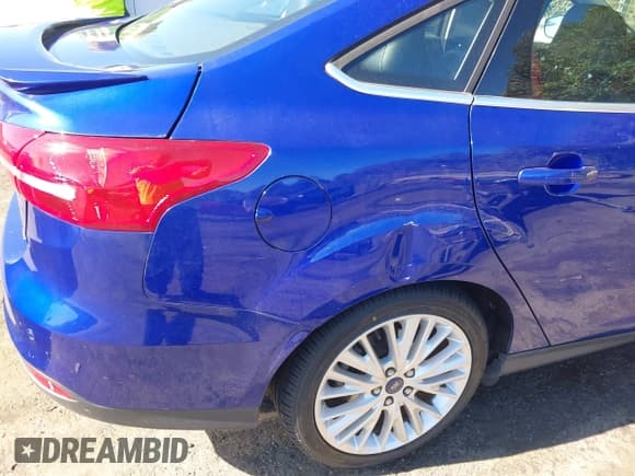 ✅ 2015 Ford Focus Titanium • VIN: 1FADP3J24FL228210 • Лот: 43499726. Опубликован ранее на IAAI с пробегом 121 672 миль. Бесплатный доступ к архиву аукционных продаж из США и подробный отчёт об истории автомобиля на DreamBid. Изображение 17.