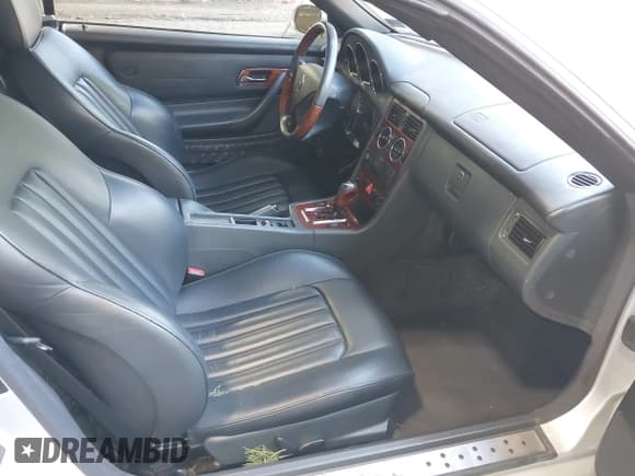 ✅ 2004 Mercedes-Benz SLK 230/320 • VIN: WDBKK65F04F304224 • Lot: 43097303. Listed on IAAI with 62,550 mi. Free auction sales archive from the USA and detailed vehicle history report at DreamBid. Image 5.