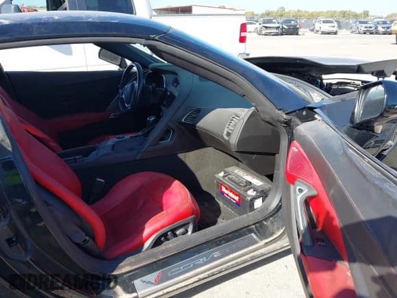 ✅ 2016 Chevrolet Corvette Z51 1LT • VIN: 1G1YH2D76G5117344 • Lot: 43723056. Wystawiony na IAAI z przebiegiem Nie podano. Bezpłatny archiwum sprzedaży aukcyjnych z USA i szczegółowy raport historii pojazdu na DreamBid. Zdjęcie 5.