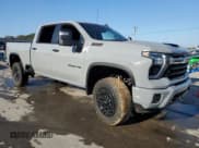 ✅ 2024 Chevrolet Silverado 2500HD LT • VIN: 2GC4YNEY6R1242640 • Лот: 84286755. Опубликован ранее на Copart с пробегом Не указан. Бесплатный доступ к архиву аукционных продаж из США и подробный отчёт об истории автомобиля на DreamBid. Изображение 4.