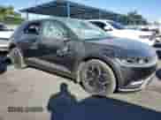 2024 Hyundai Ioniq 5 SE Standard Range z VIN KM8KM4DB1RU269805, wystawiony jako Copart lot #71252504 z przebiegiem Nie podano mil oraz Szkoda całkowita • Salvage title. Historia ofert i sprzedaży dostępna na DreamBid. Obrazek 4.