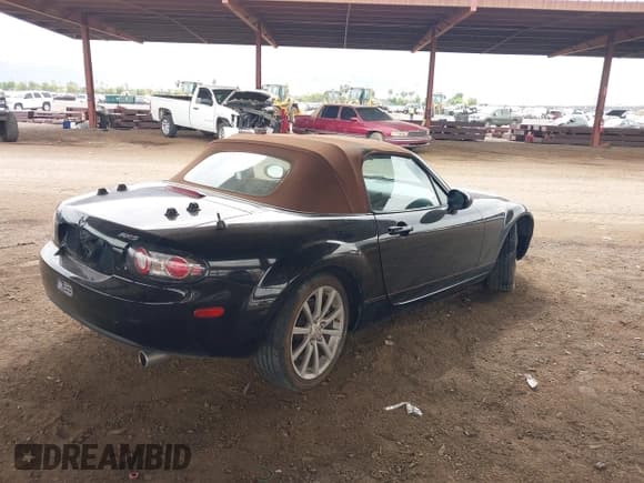 ✅ 2008 Mazda MX-5 Miata Grand Touring • VIN: JM1NC25F880142405 • Лот: 43393819. Опубликован ранее на IAAI с пробегом 86 957 миль. Бесплатный доступ к архиву аукционных продаж из США и подробный отчёт об истории автомобиля на DreamBid. Изображение 4.