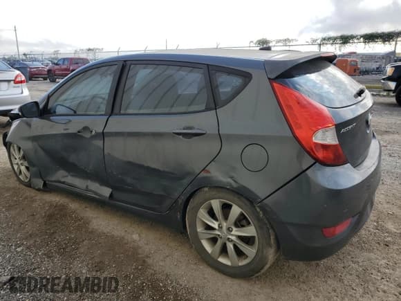 ✅ 2013 Hyundai Accent SE • VIN: KMHCU5AE7DU061588 • Лот: 79833544. Опубликован ранее на Copart с пробегом 138 353 миль. Бесплатный доступ к архиву аукционных продаж из США и подробный отчёт об истории автомобиля на DreamBid. Изображение 2.